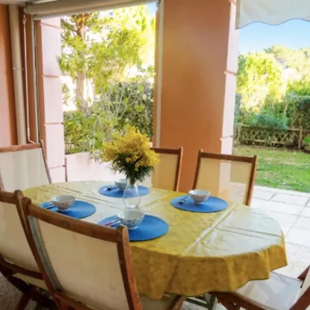 With Pool And Garden In Saint Aygulf Apartamento
