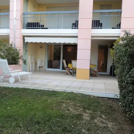 With Pool And Garden In Saint Aygulf Fréjus